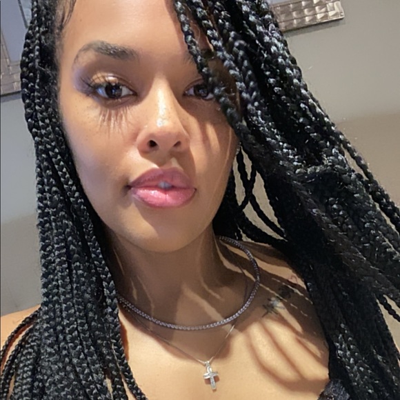 Meet your Posher, Laurèn Mari - Picture 2 of 14